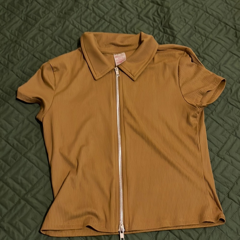 Cute top that zips up the from made from polyester